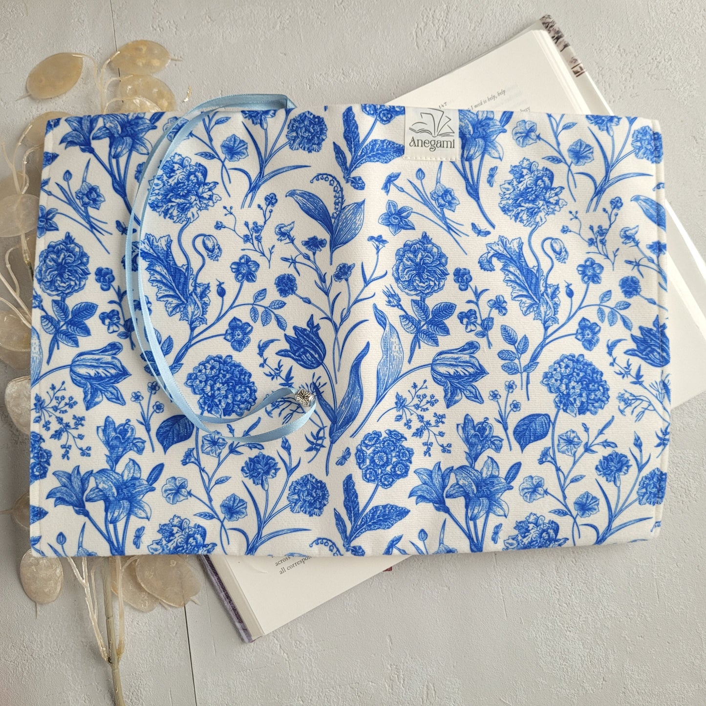 Copertina del libro "Blue Garden"