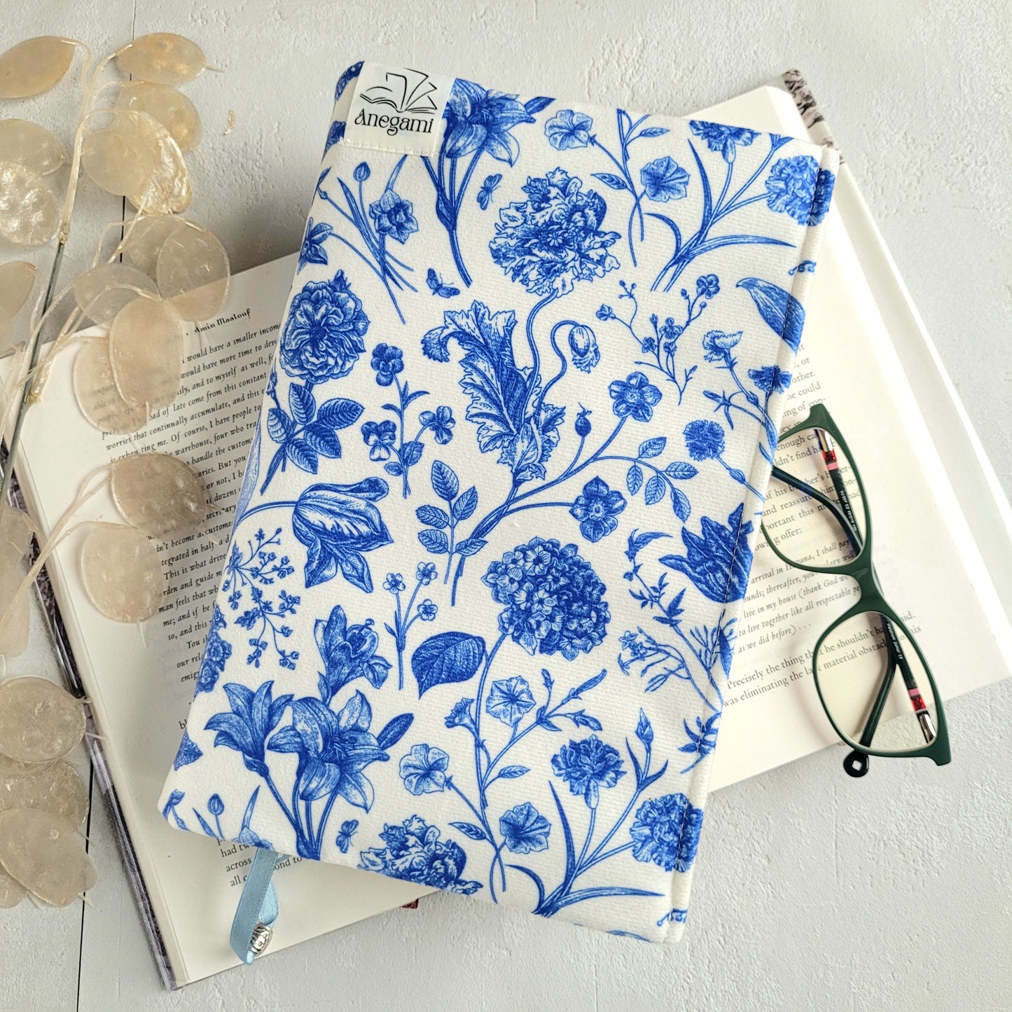Copertina del libro "Blue Garden"