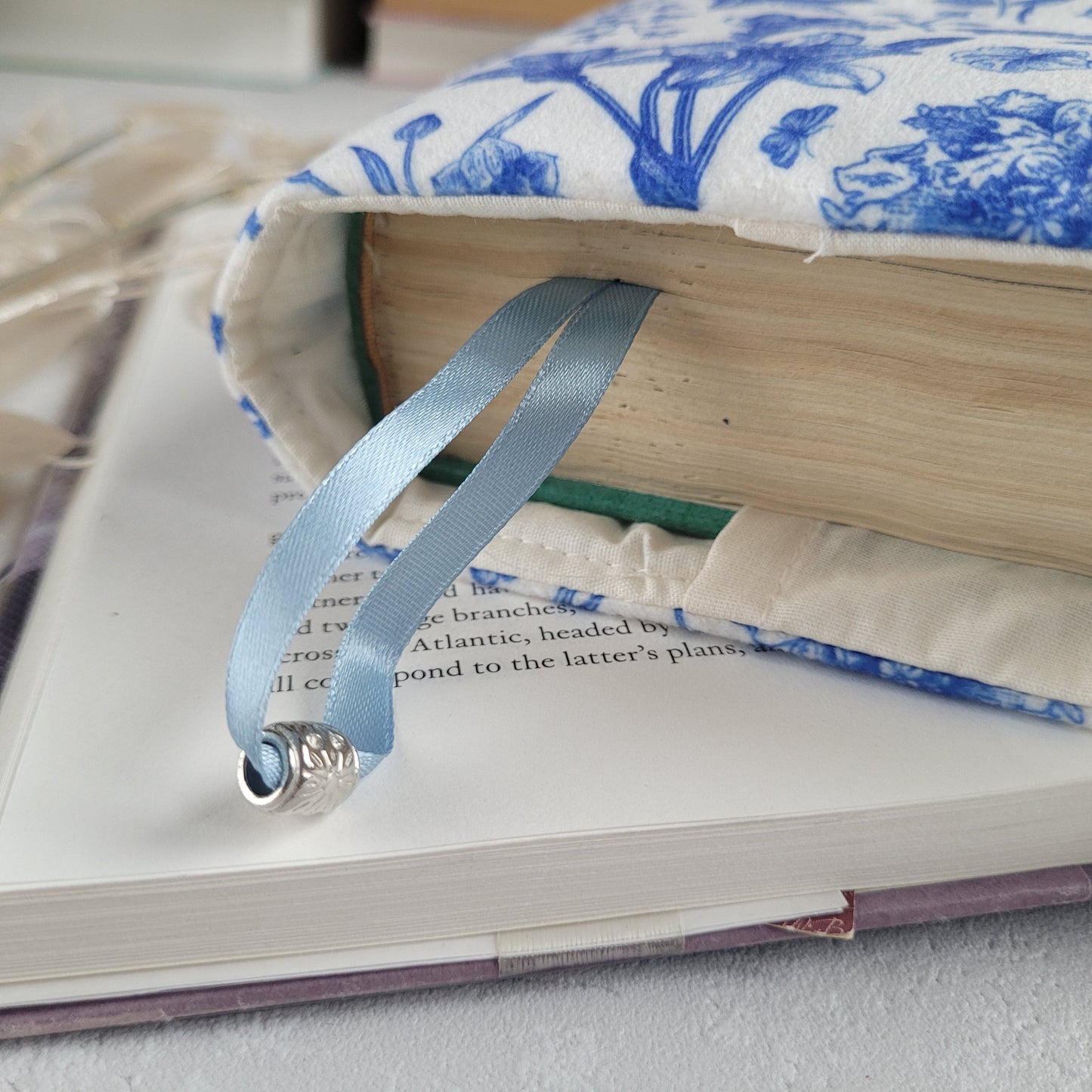 Copertina del libro "Blue Garden"