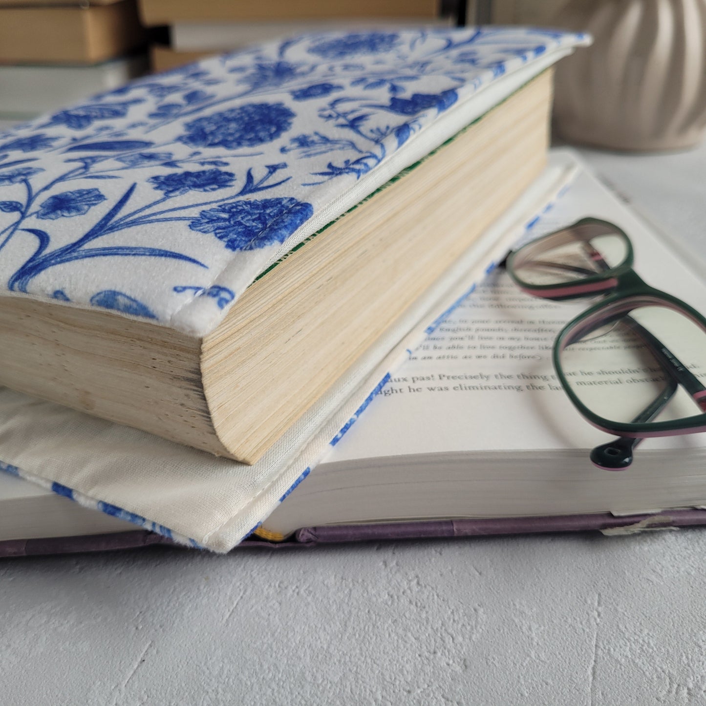Copertina del libro "Blue Garden"