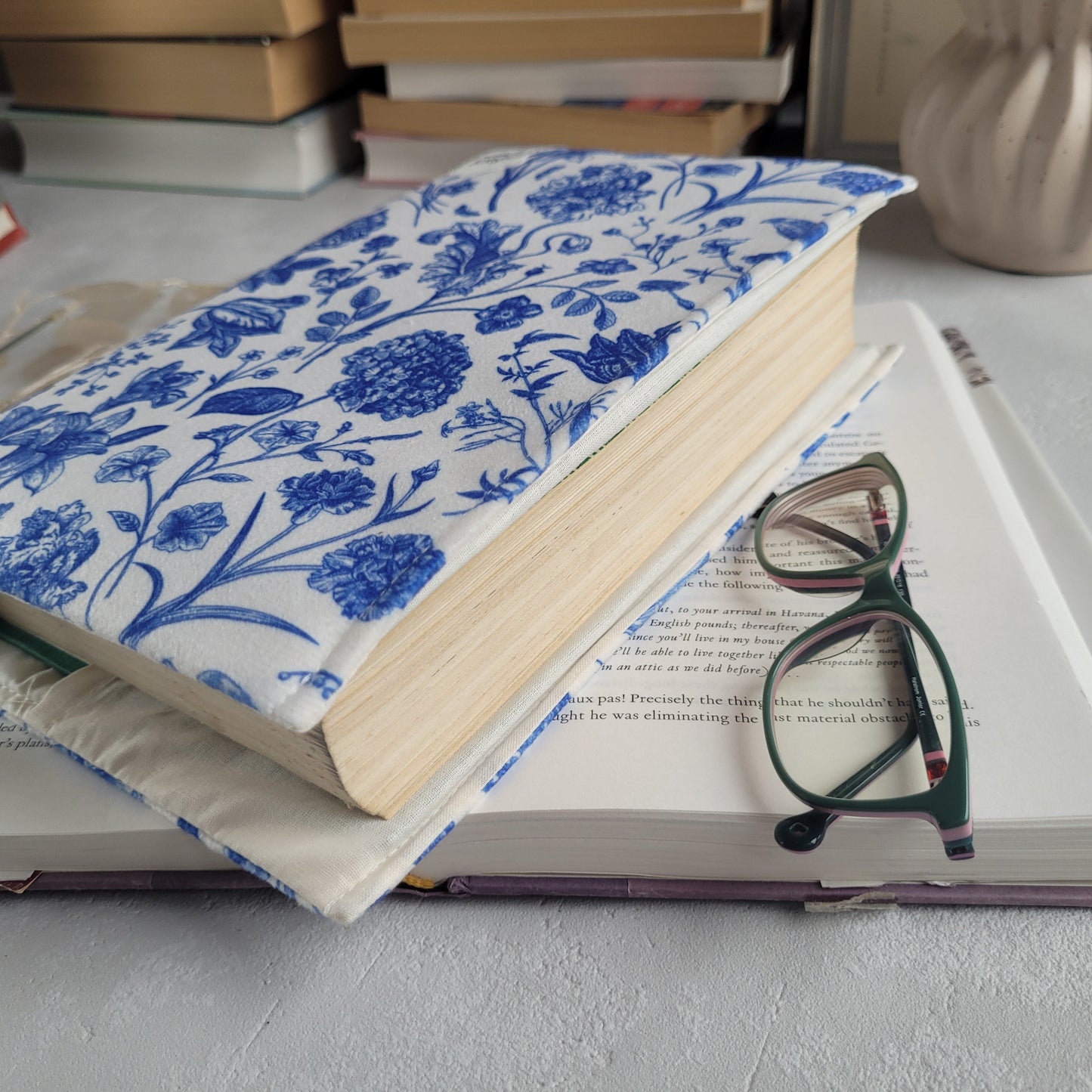 Copertina del libro "Blue Garden"