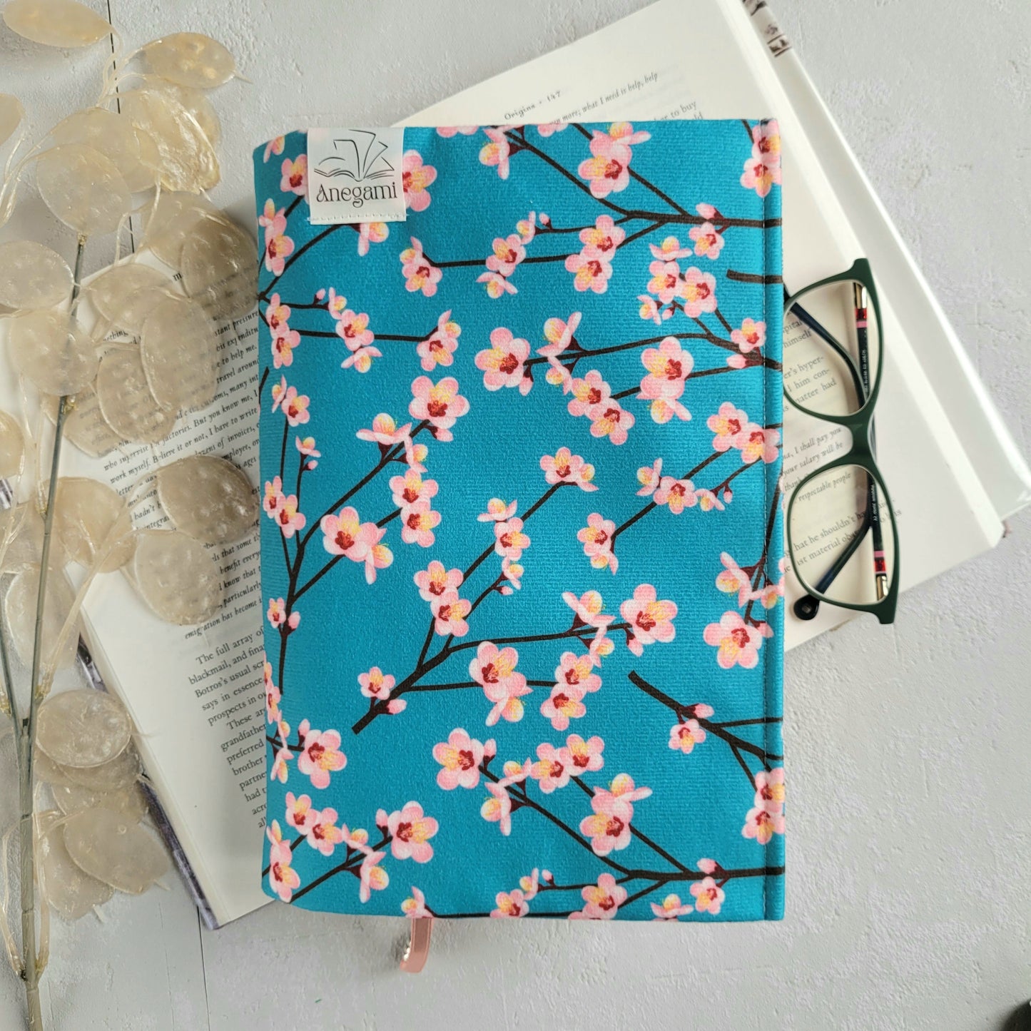 Подвързия за книга " Черешов цвят"