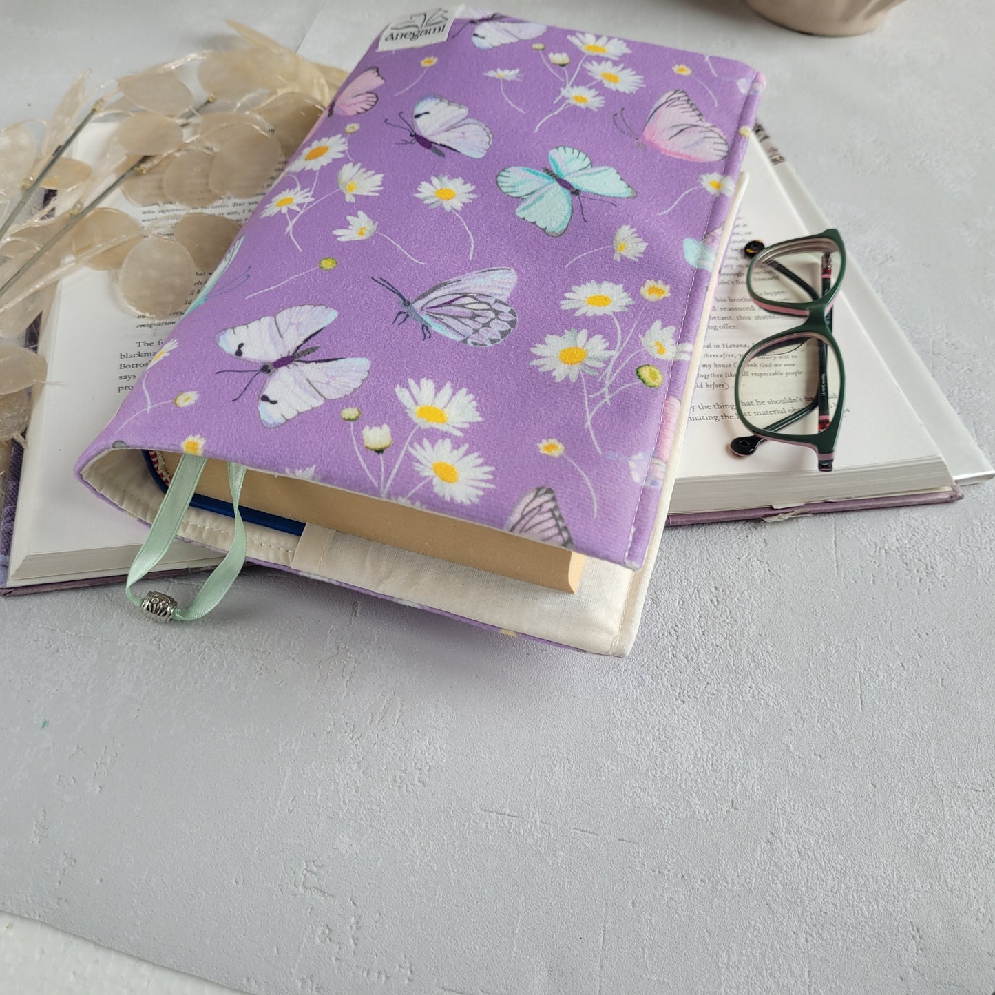 Copertina del libro "Farfalle viola"