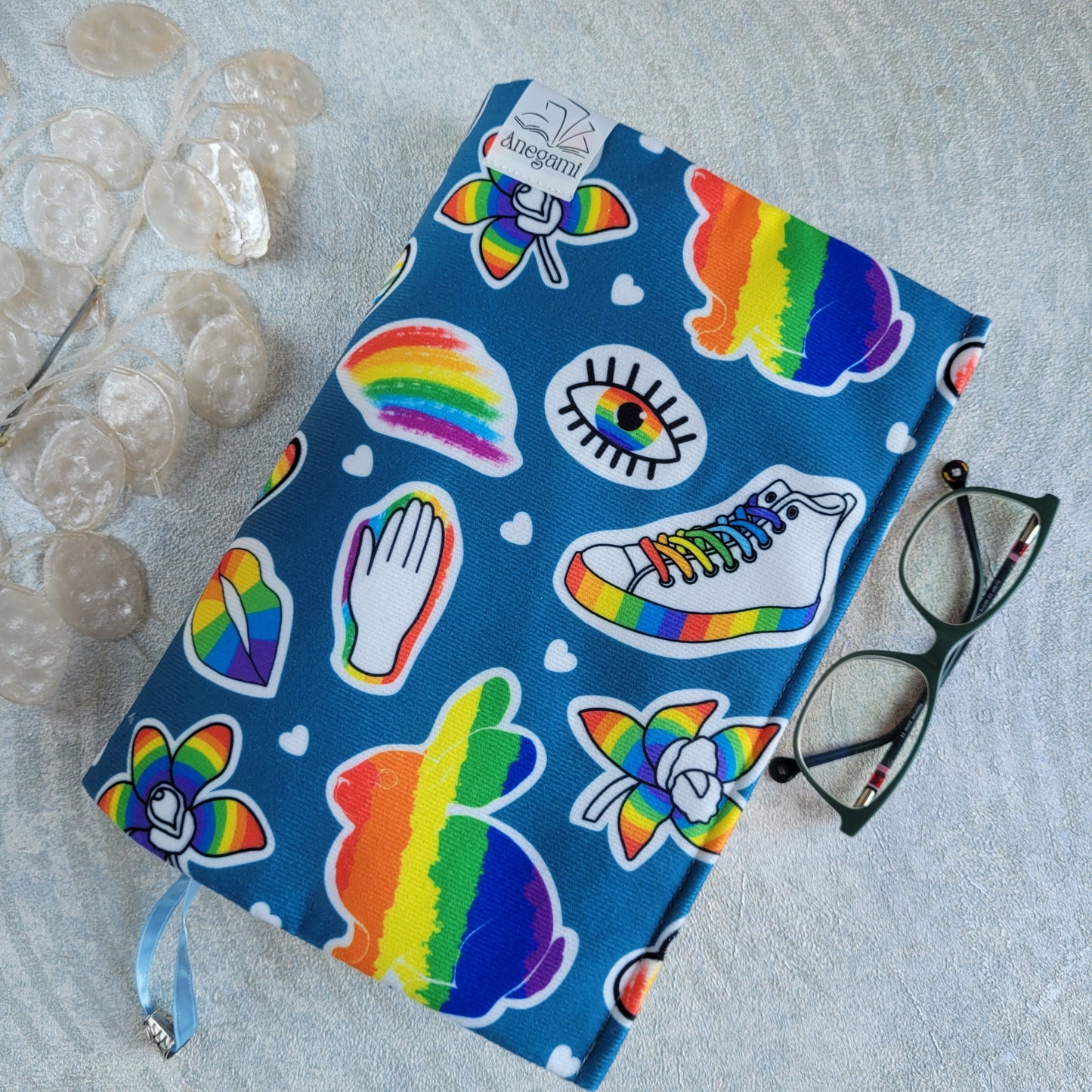 Coperta cărții „Lumea colorată”