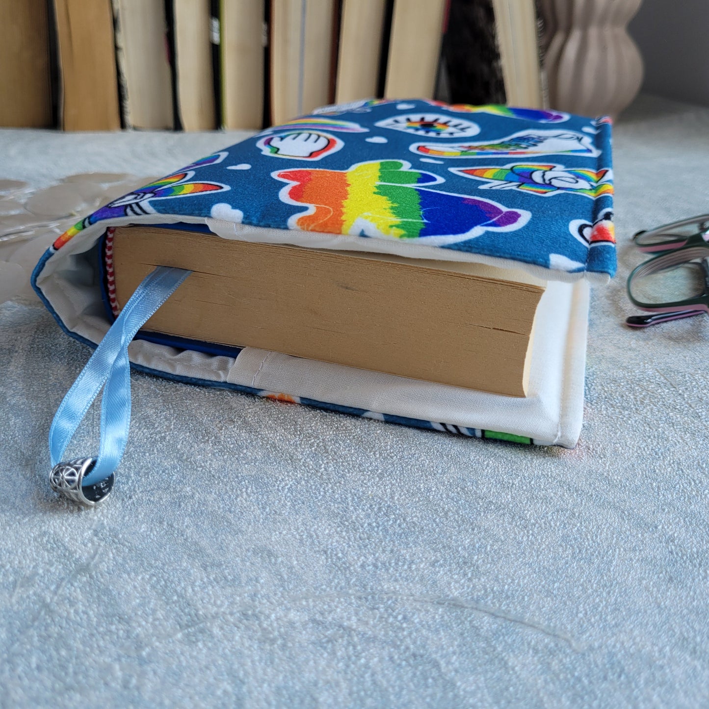 Coperta cărții „Lumea colorată”