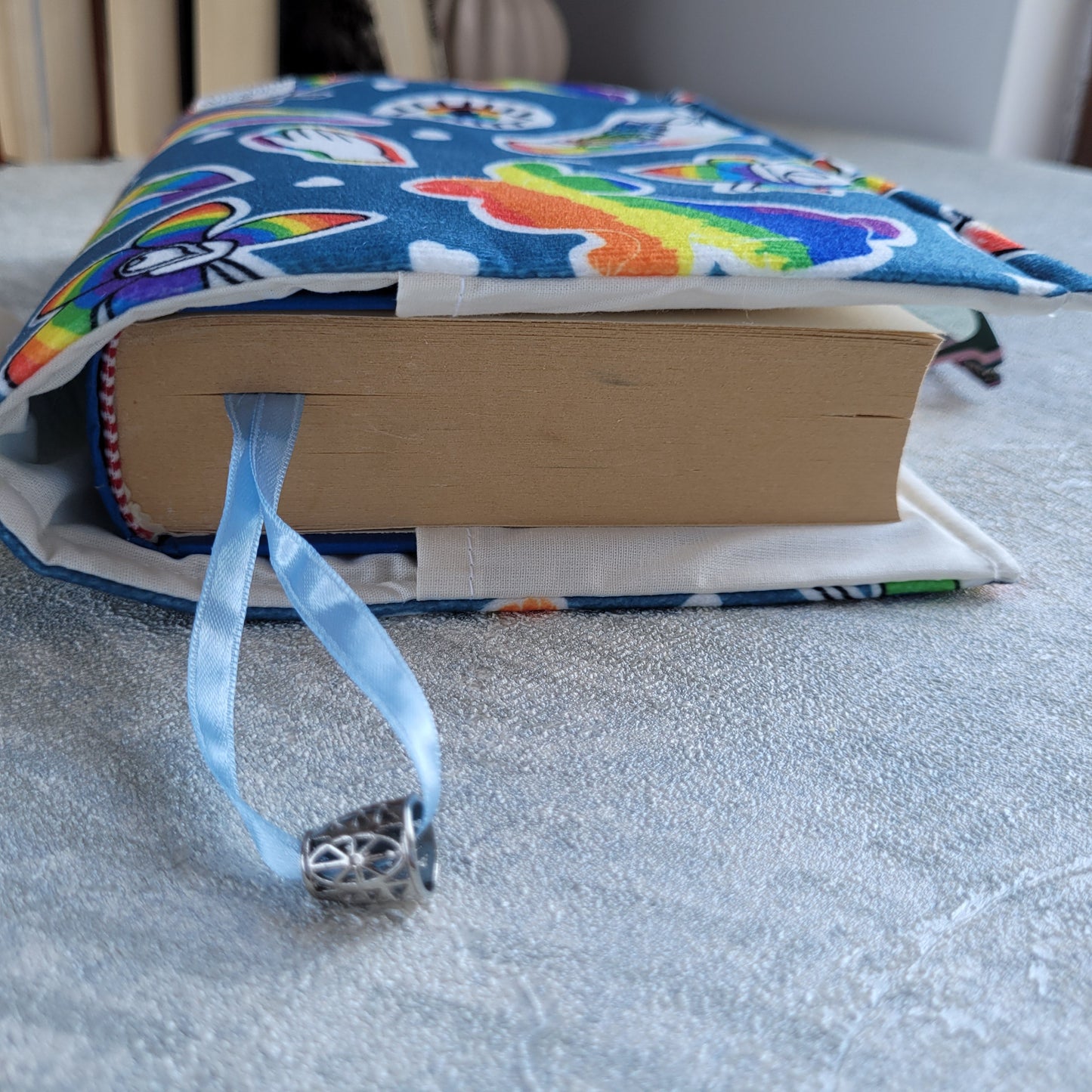 Coperta cărții „Lumea colorată”