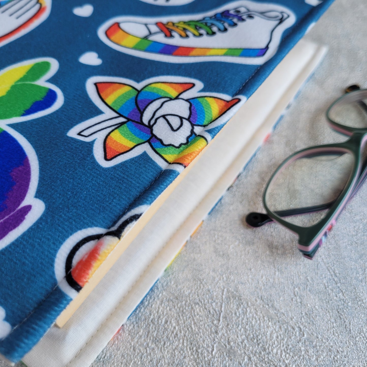 Coperta cărții „Lumea colorată”