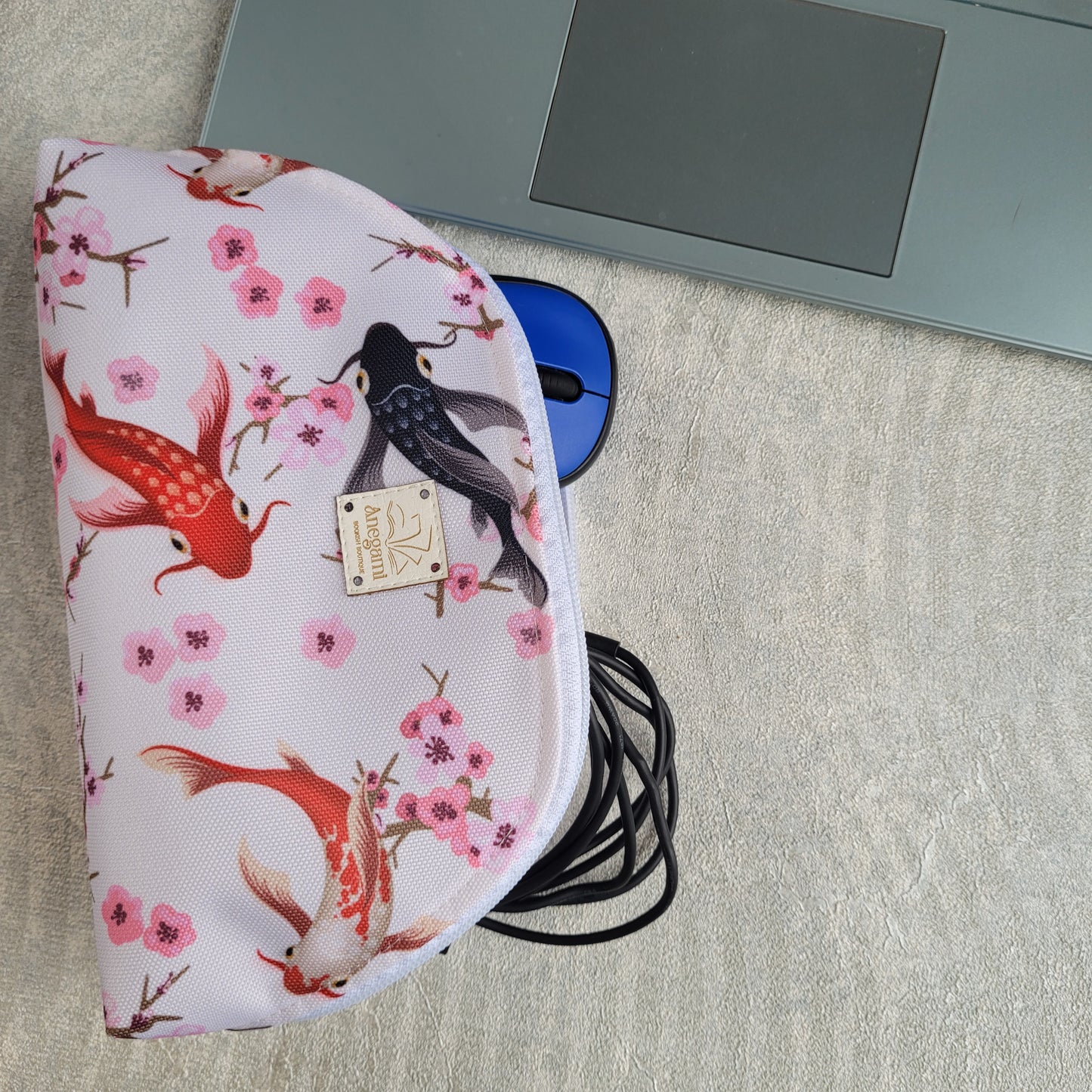 Încărcător și husă pentru mouse „Pește Koi”