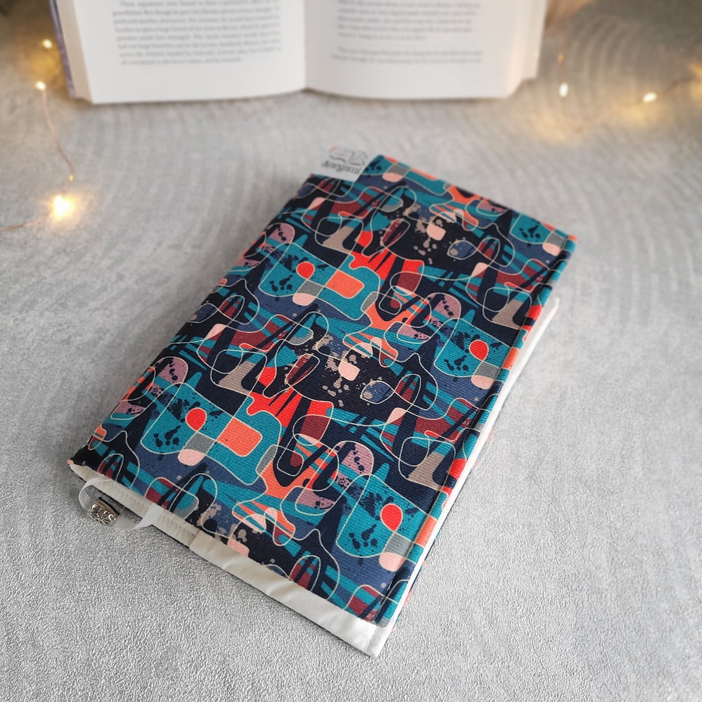 Подвързия за книга " Graphic Pulse "