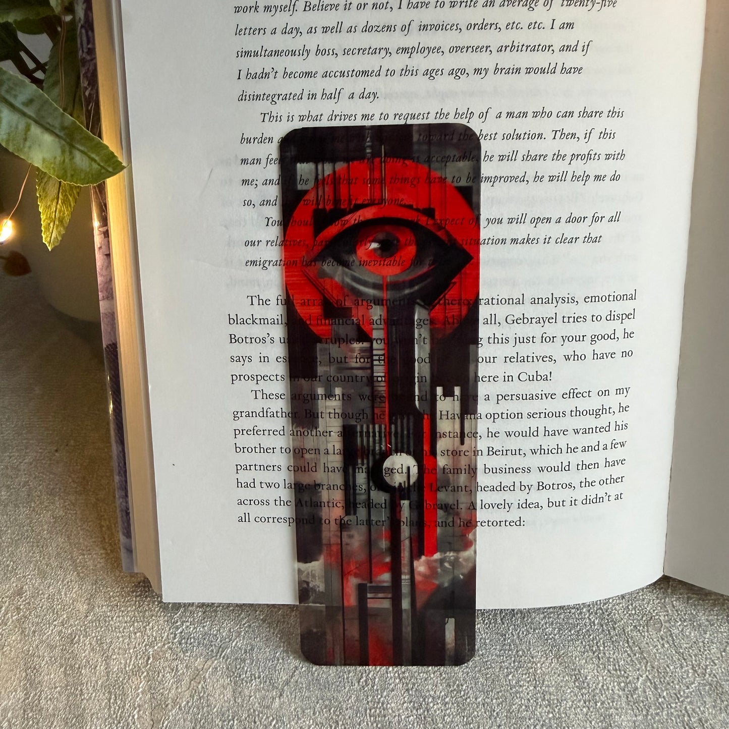 Магически книгоразделител „ Under Watch “