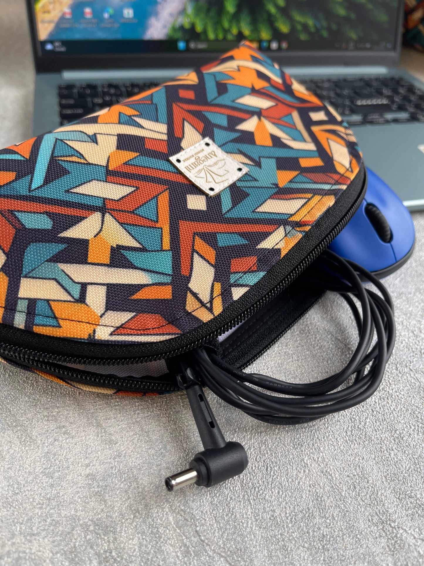 Încărcător și husă pentru mouse „Abstract”