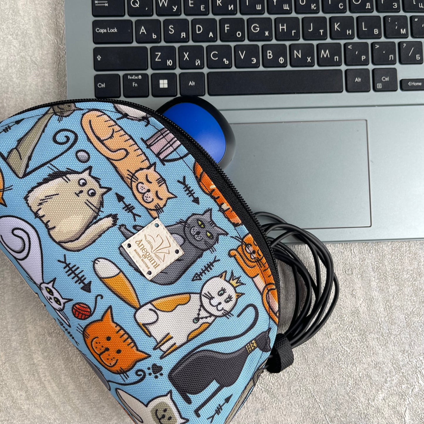 Încărcător și husă pentru mouse „Pisici sălbatice”