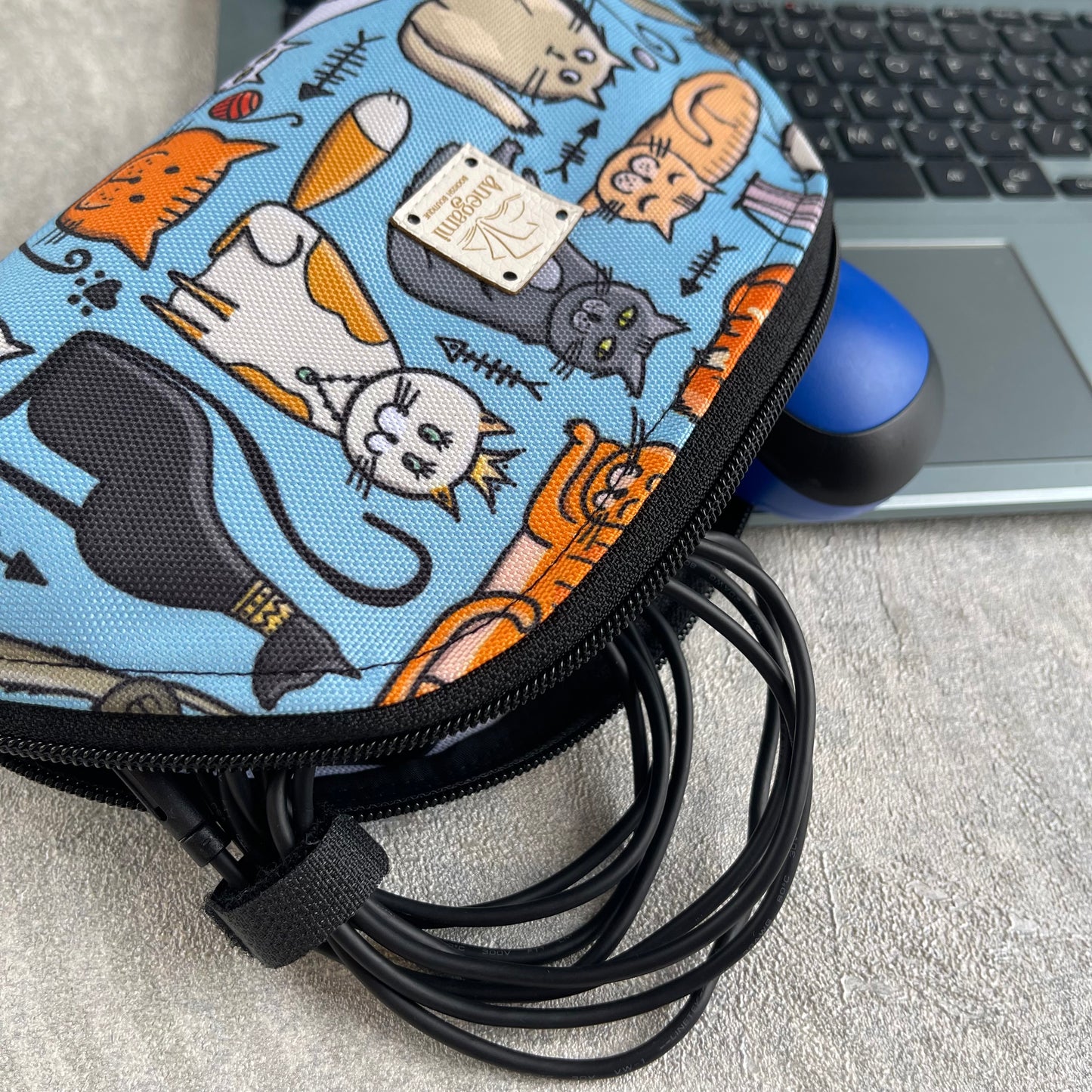Încărcător și husă pentru mouse „Pisici sălbatice”