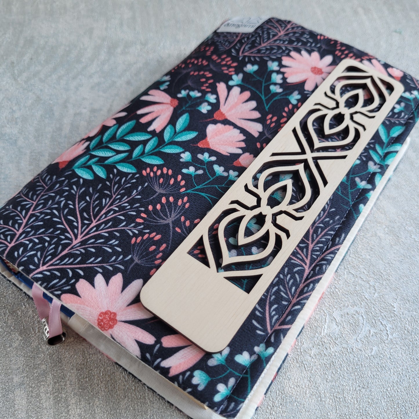 Set de legare și semne de carte „Broderie delicată”