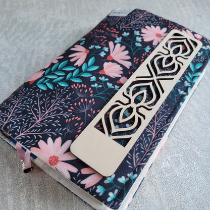 Set de legare și semne de carte „Broderie delicată”