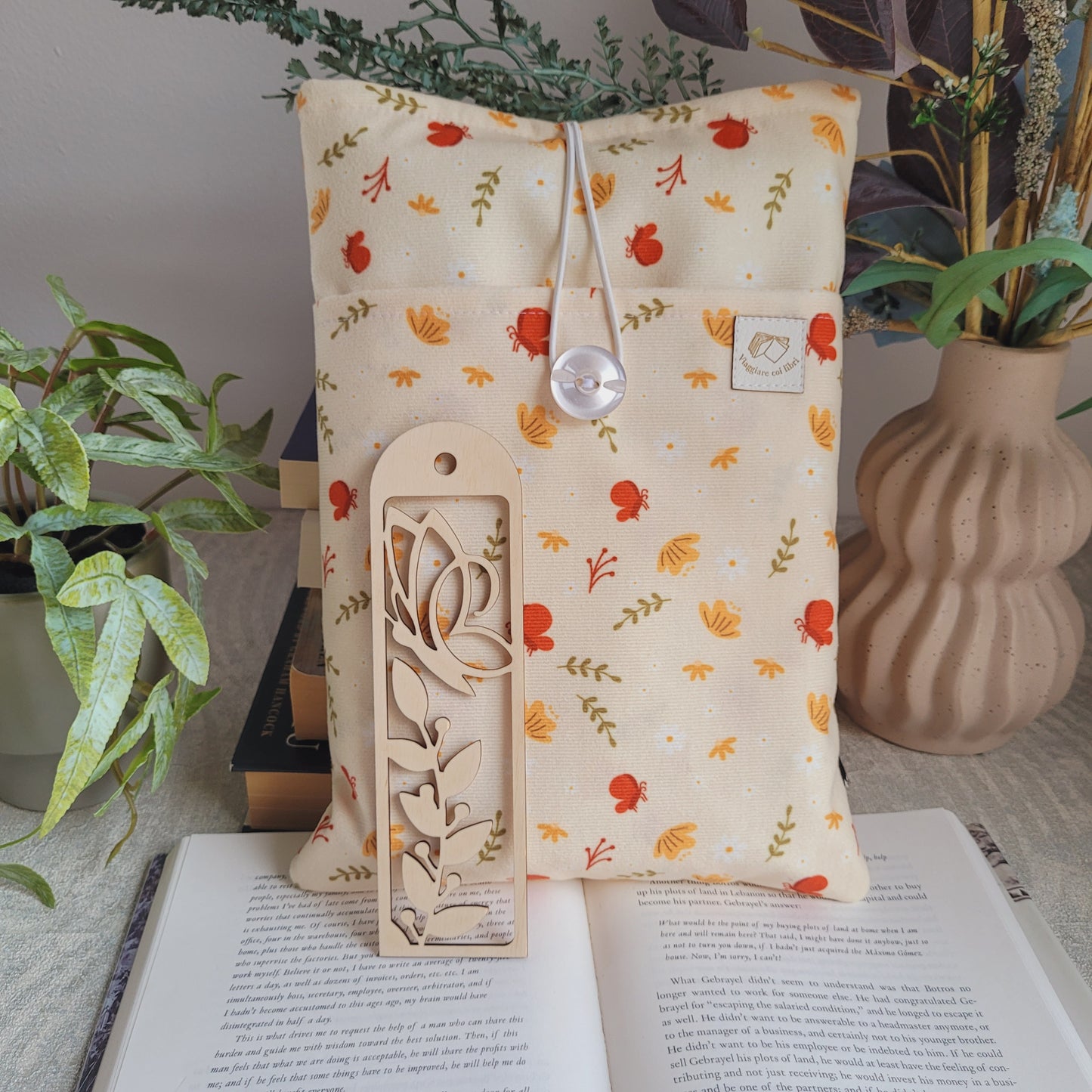 Book sleeve e segnalibro in legno " Montagna " Viaggare coi libri