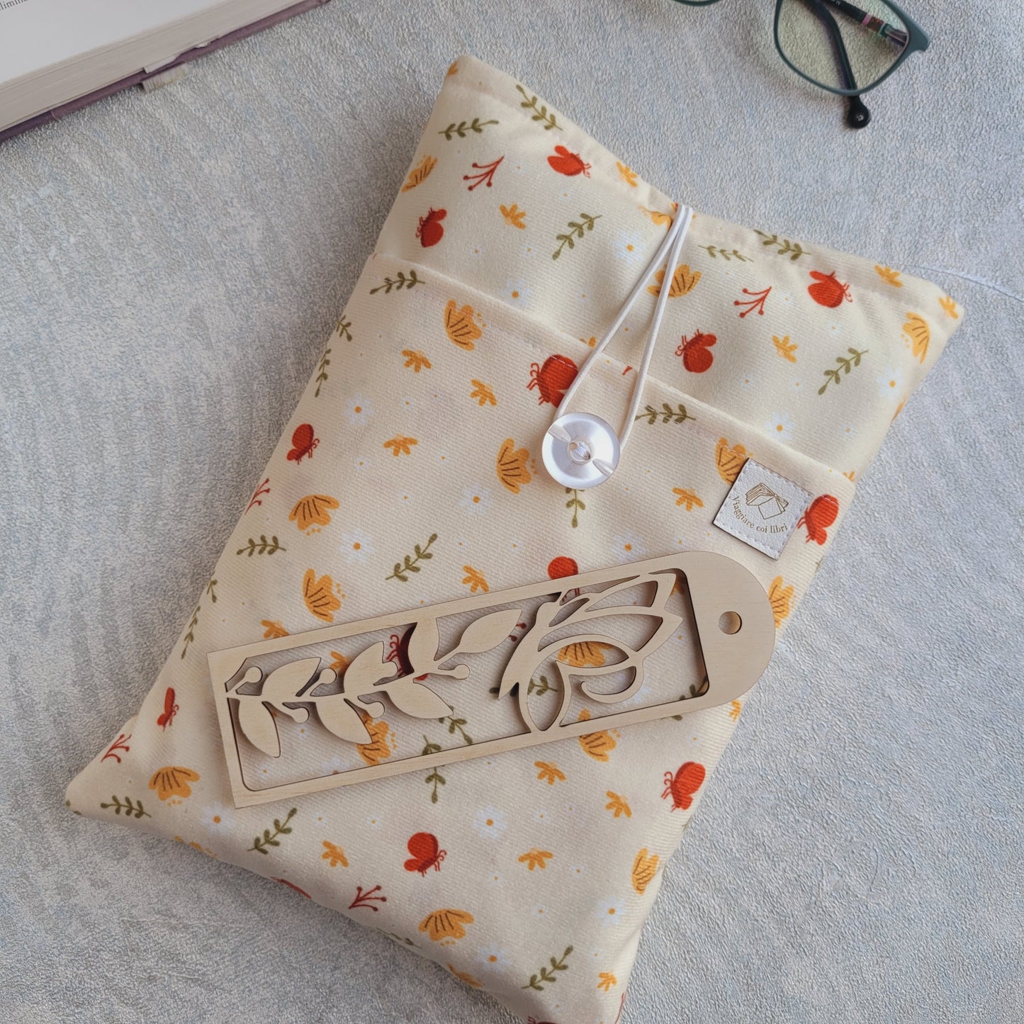 Book sleeve e segnalibro in legno " Montagna " Viaggare coi libri