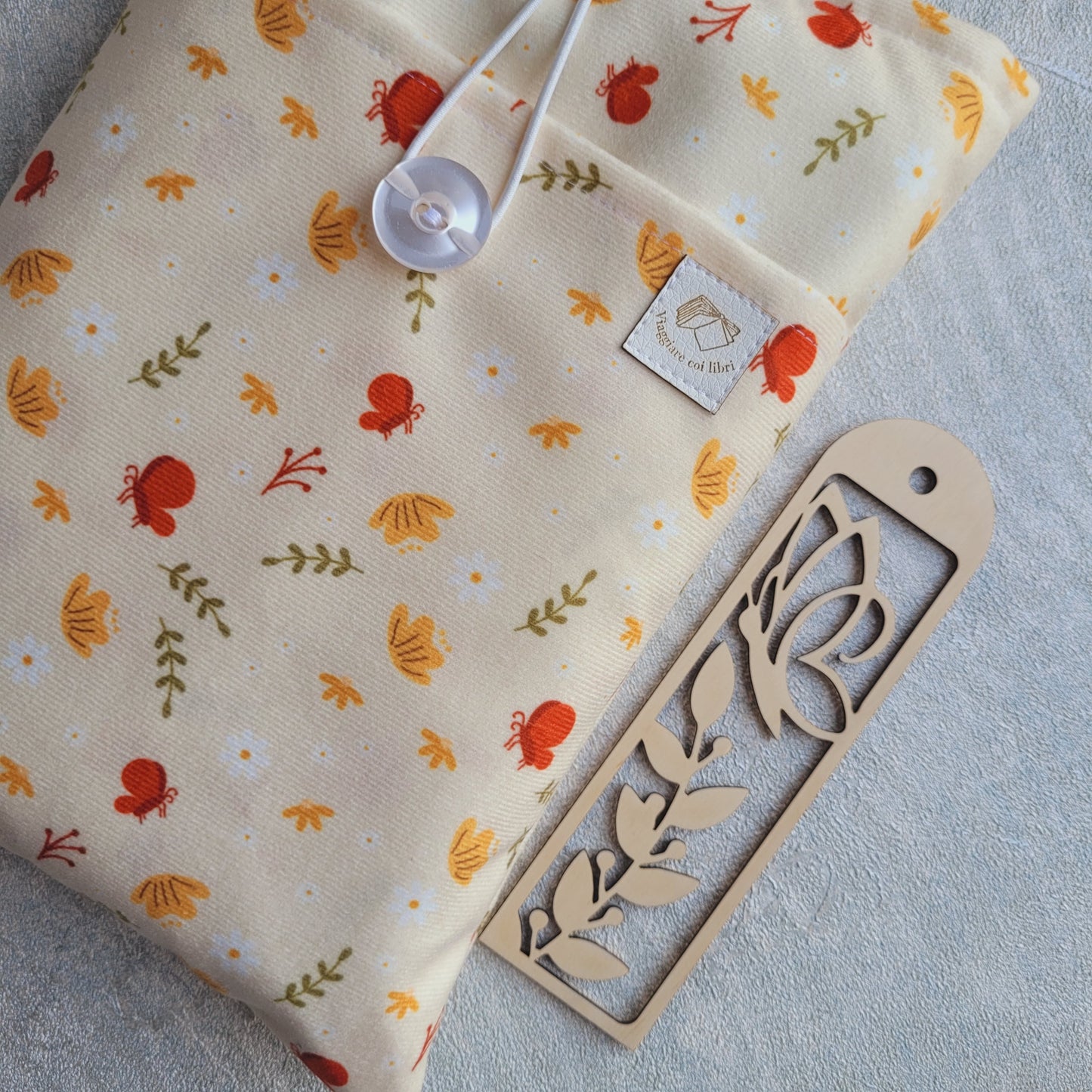 Book sleeve e segnalibro in legno " Montagna " Viaggare coi libri