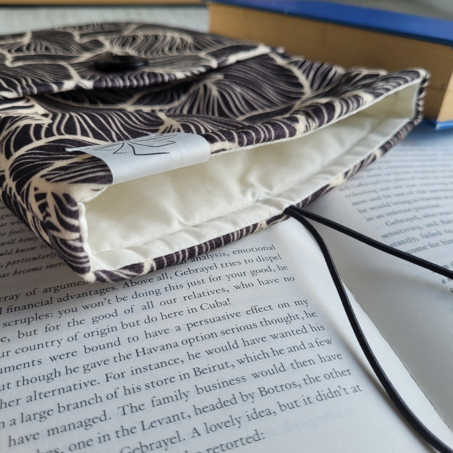 Книжен джоб " Монохром "