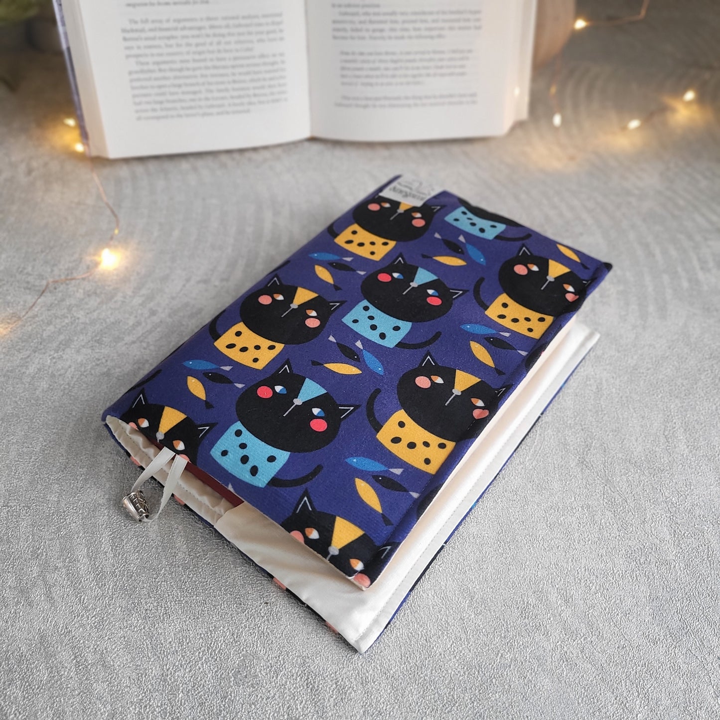 Подвързия за книга " Pop Cats "