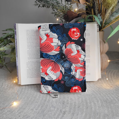 Подвързия за книга " Midnight Waves "