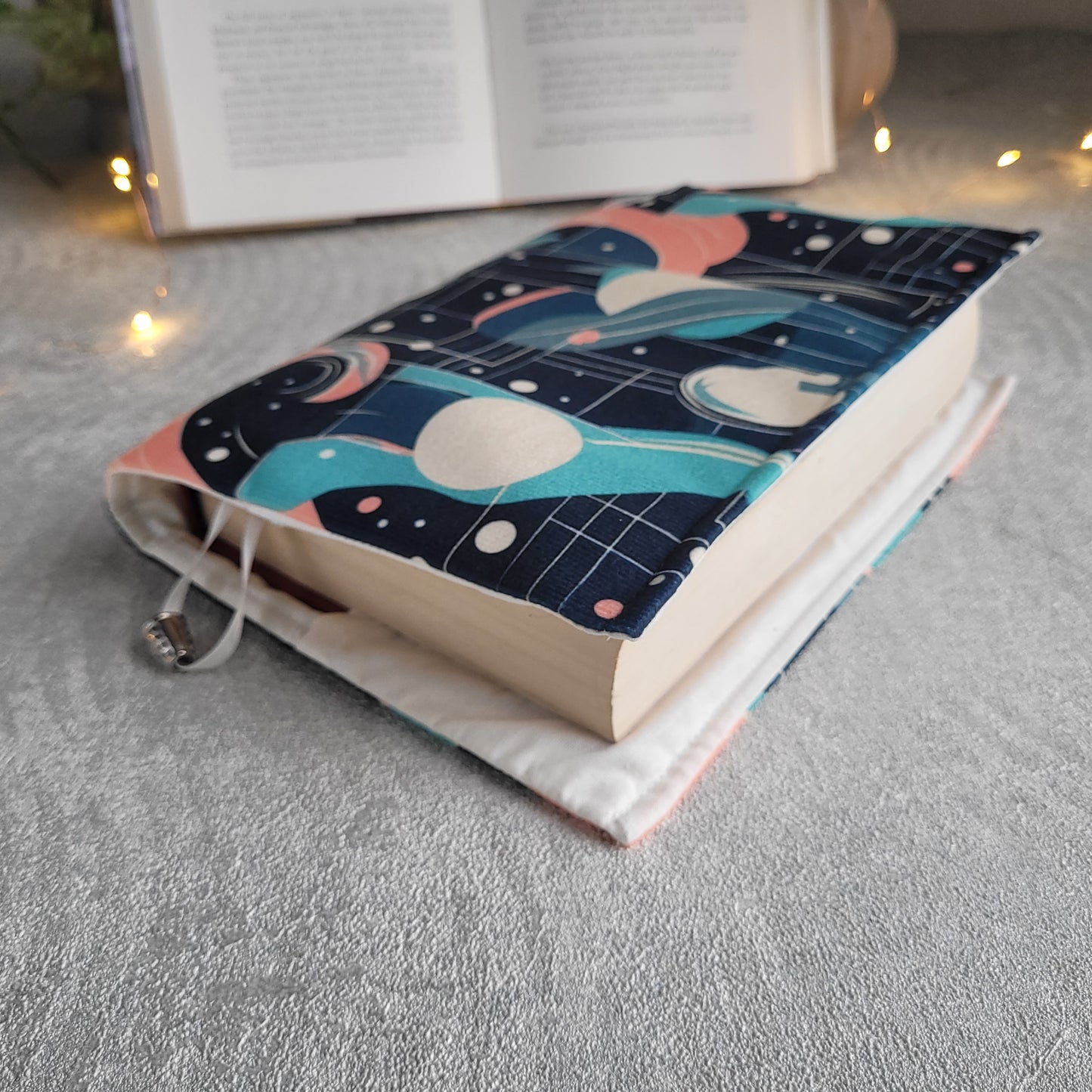 Подвързия за книга "Orbital Dreams "