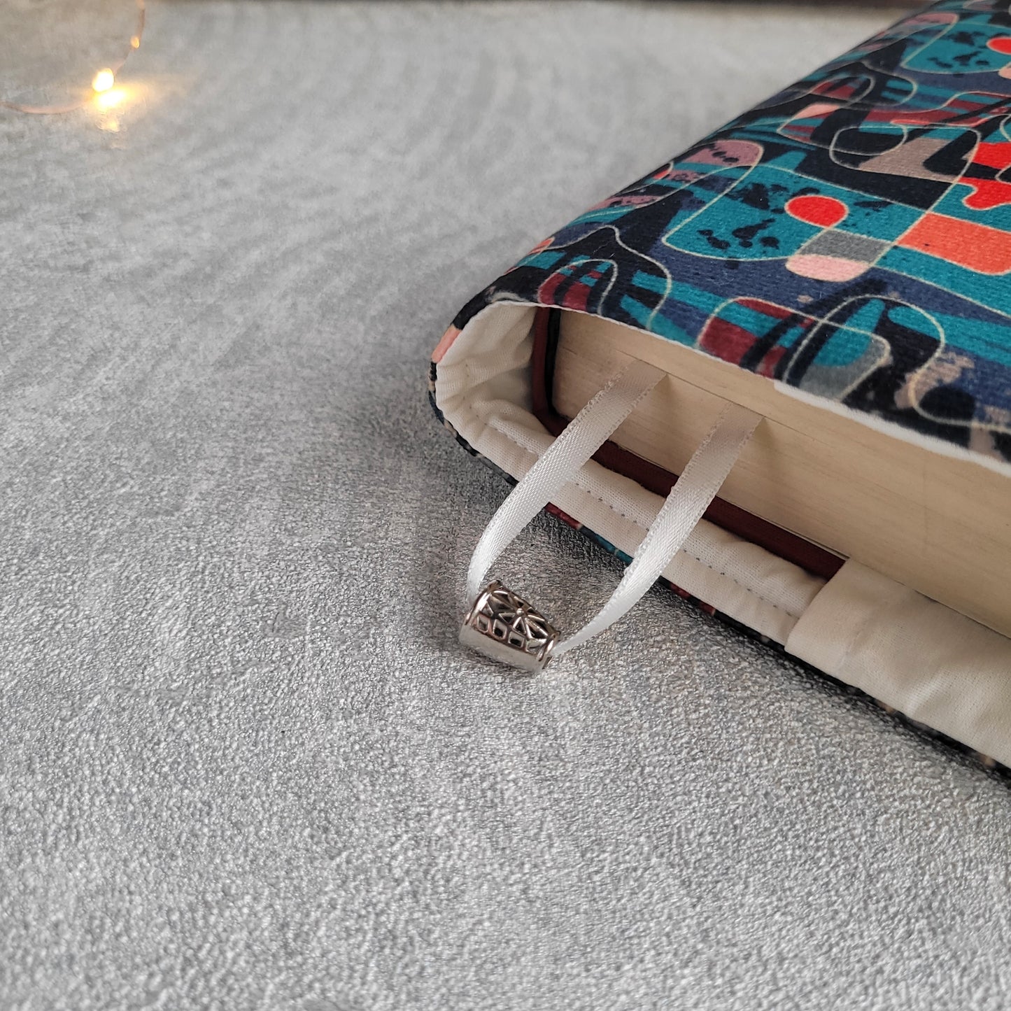 Подвързия за книга " Graphic Pulse "