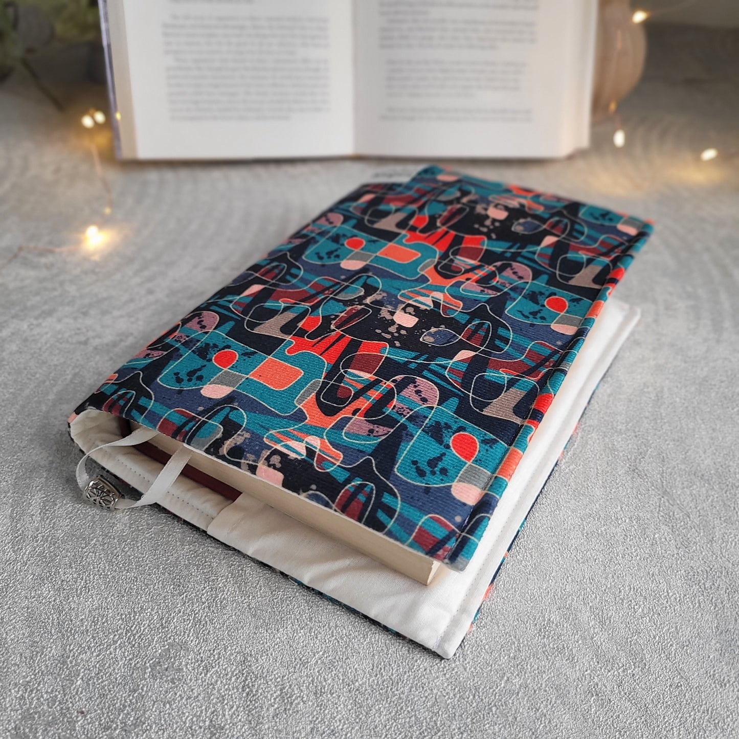 Подвързия за книга " Graphic Pulse "