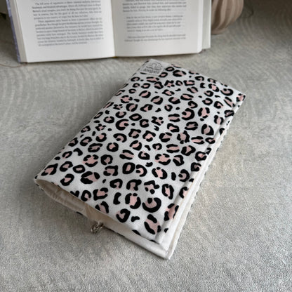 Подвързия за книга "Velvet Leopard "