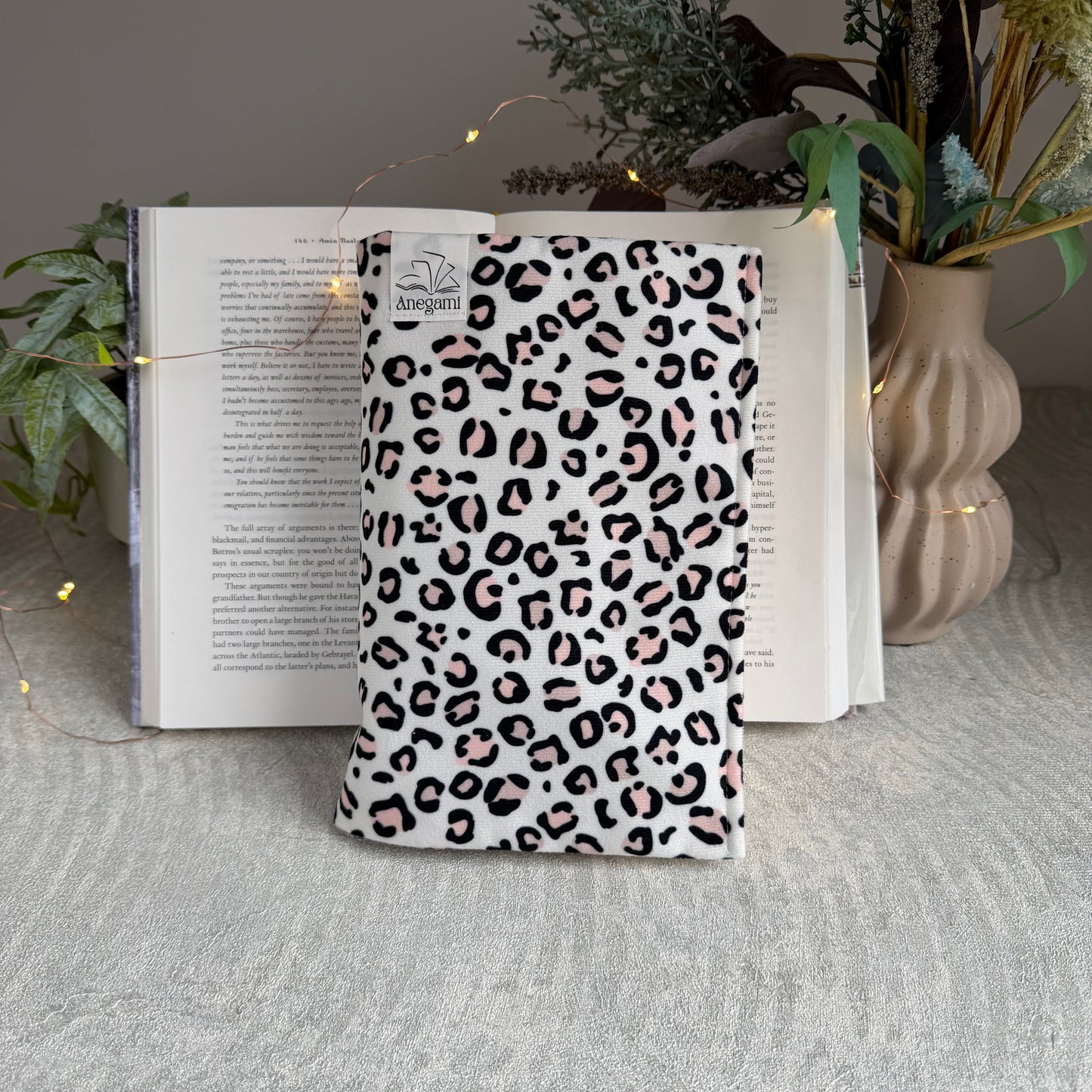 Подвързия за книга "Velvet Leopard "