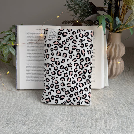 Подвързия за книга "Velvet Leopard "