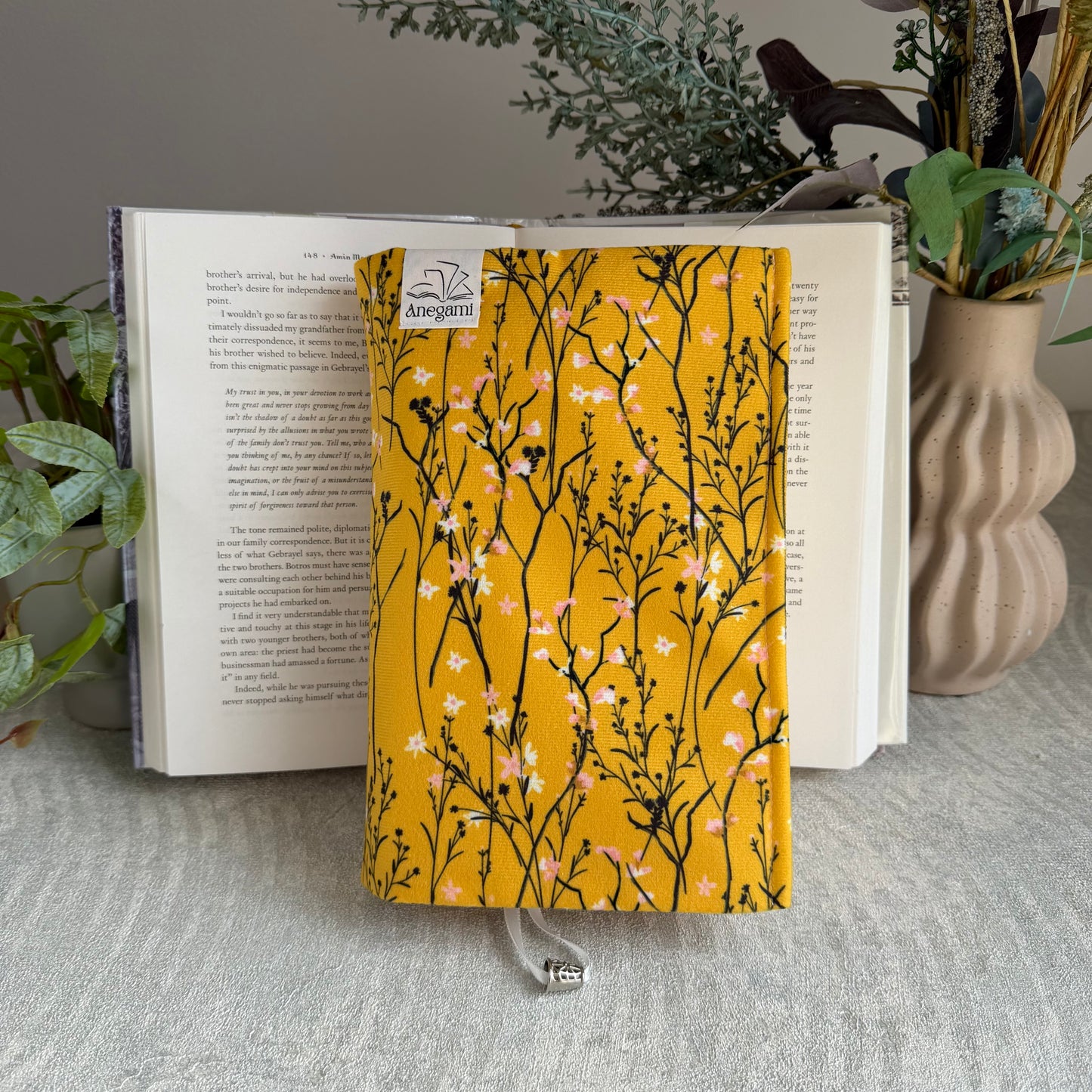 Подвързия за книга " Honey Meadow "