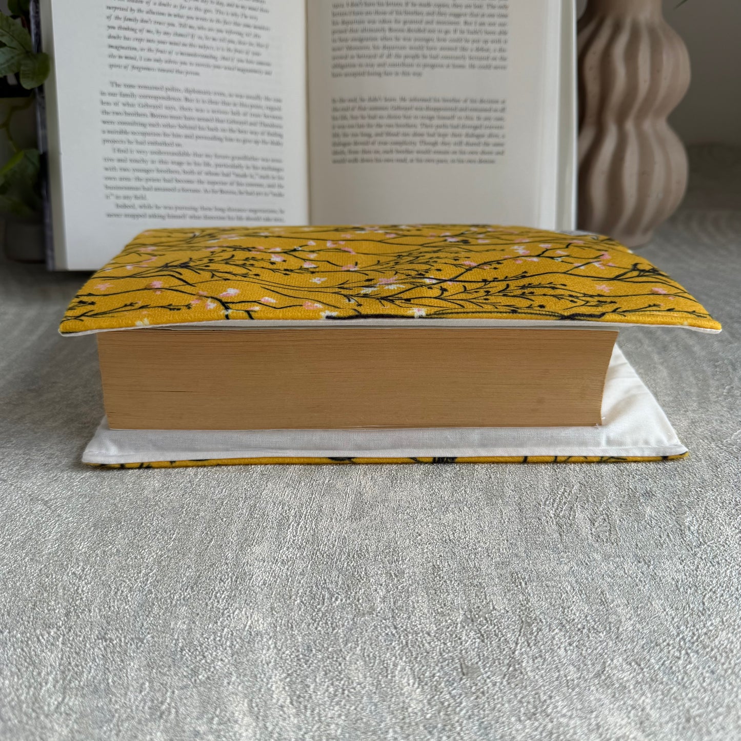 Подвързия за книга " Honey Meadow "