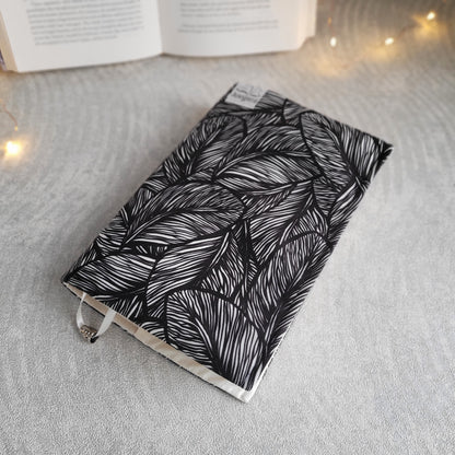 Подвързия за книга " Monochrome Leaves "