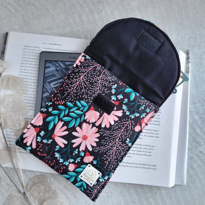 Custodia per Kindle "Ricamo Delicato"
