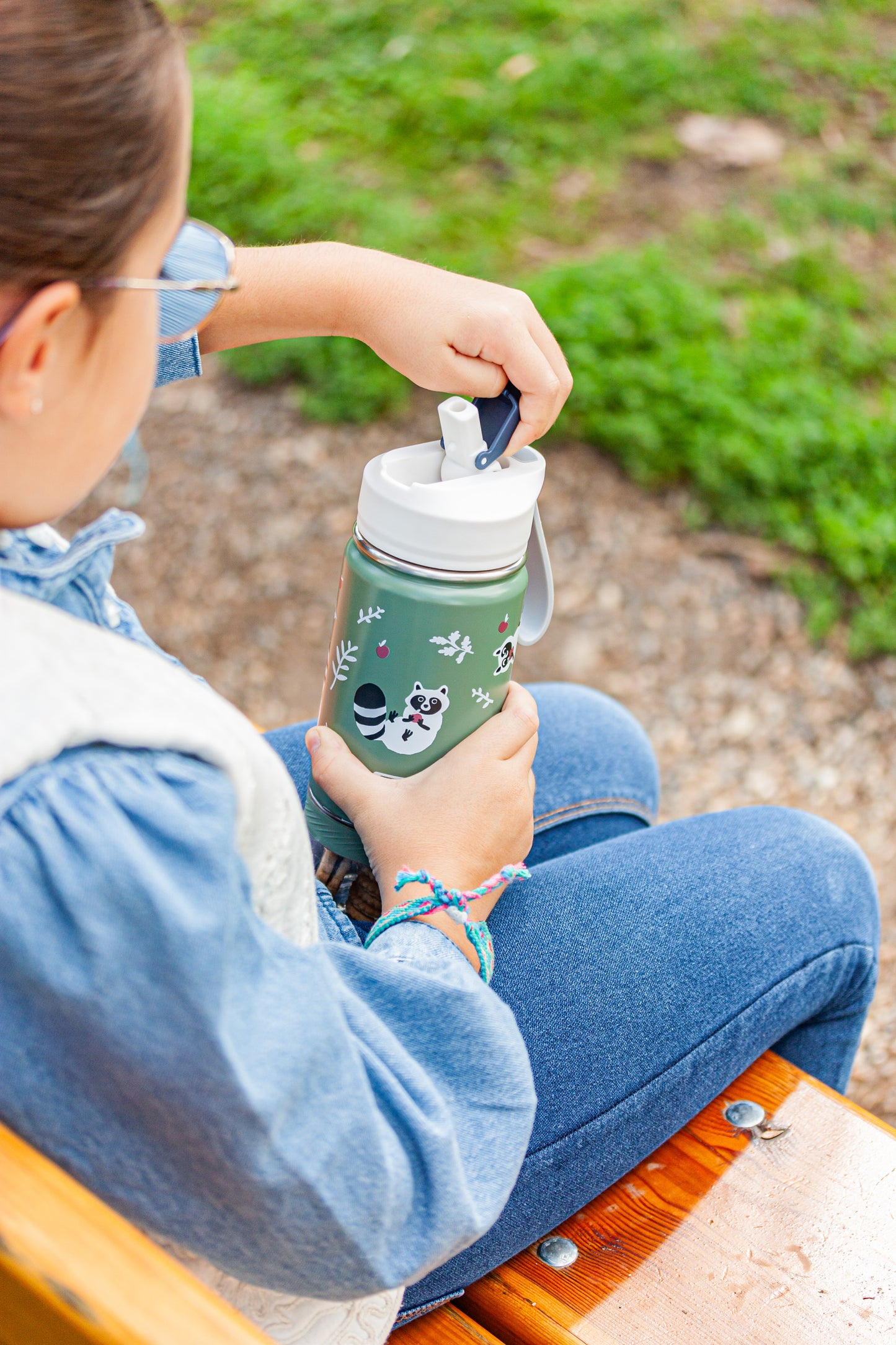 Детска 2-в-1 бутилка за напитки и хапване Twisty Racoon